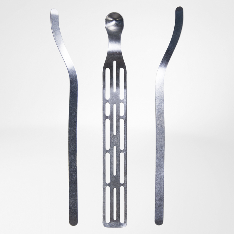 Image of the flat aluminum stays included in Bauerfeind's ManuLoc long wrist brace.