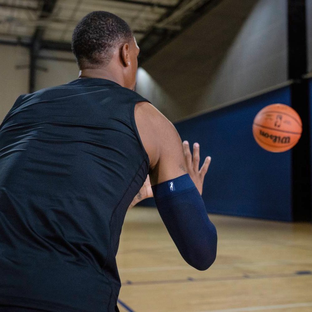 Image of basketball player practicing catching passes wearing the Compression Sleeves Arm Dirk